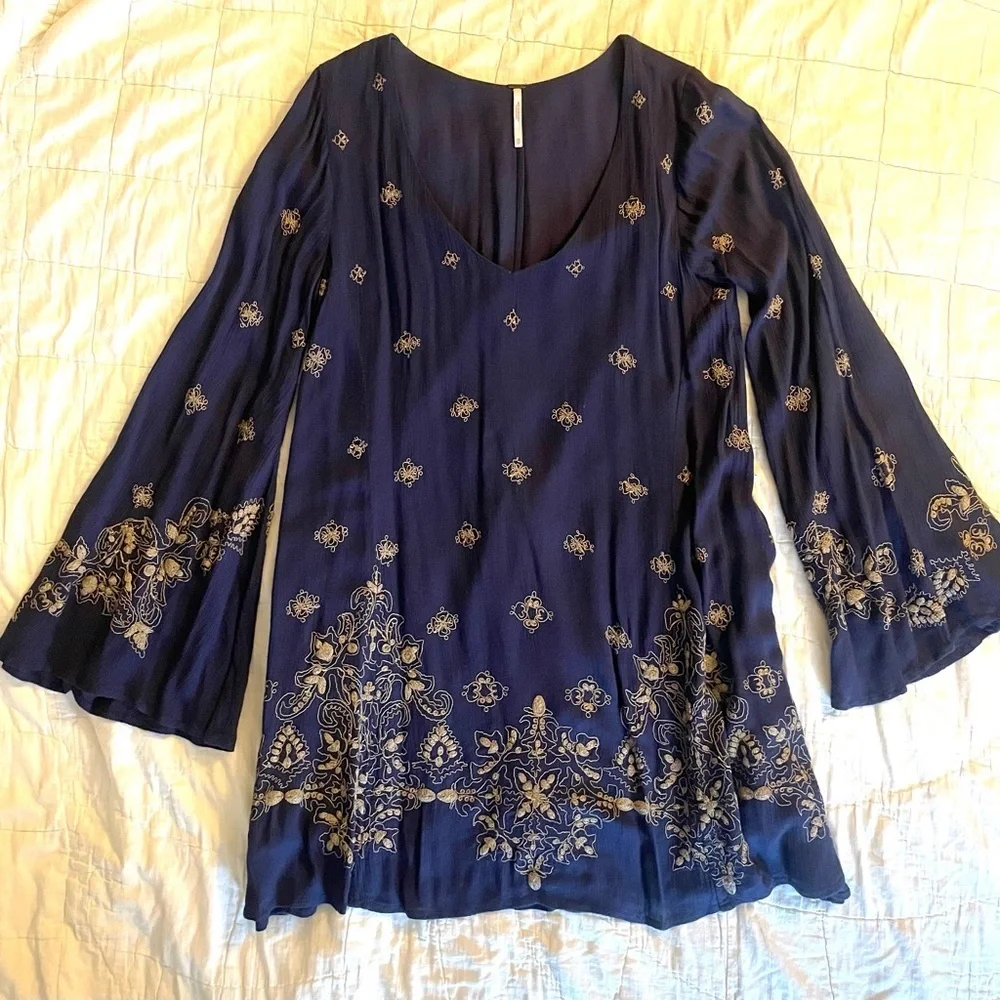 Free People Embroidered Oversize Navy Bell Sleeve Mini Dress Size XS Pockets